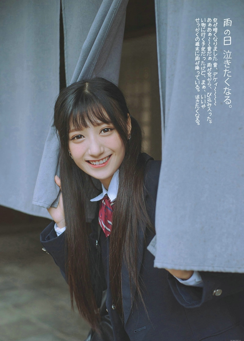 日系学院风双马尾妹子笑脸迷人