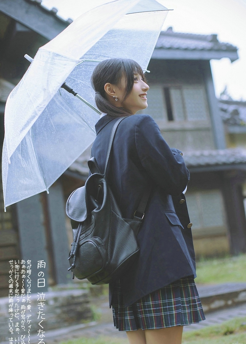 日系学院风双马尾妹子笑脸迷人