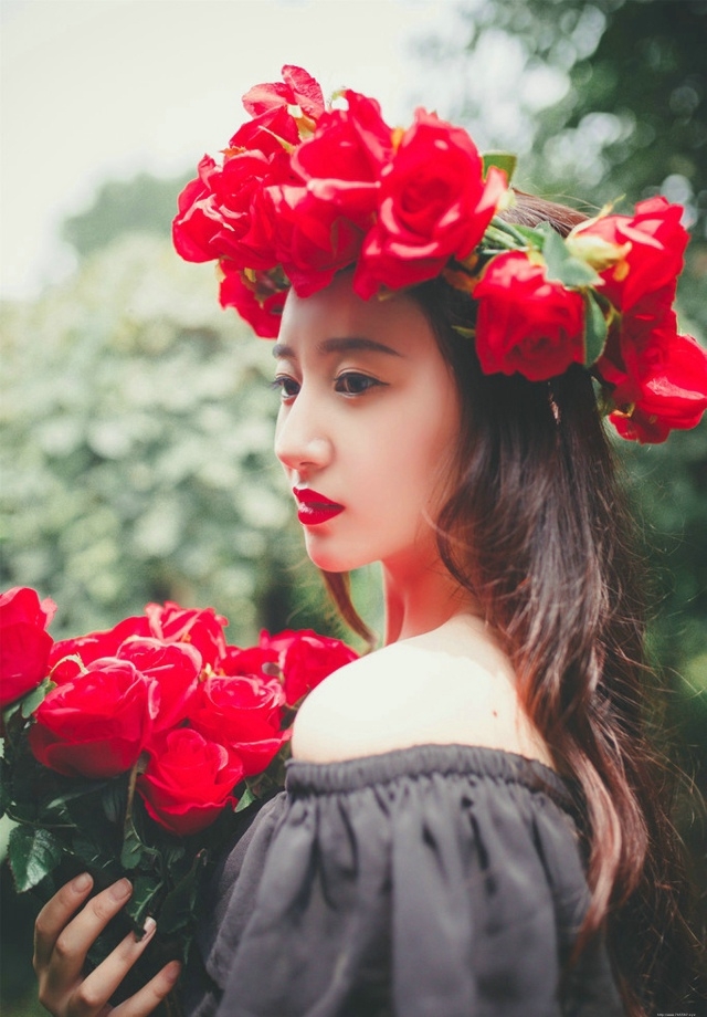 冷艳美女森林温馨唯美写真