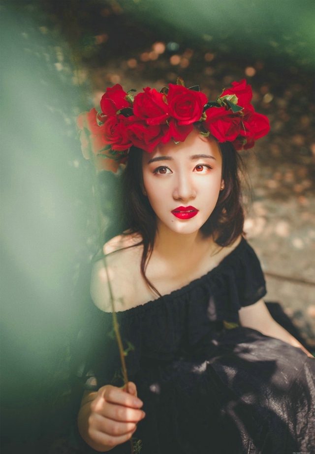 冷艳美女森林温馨唯美写真