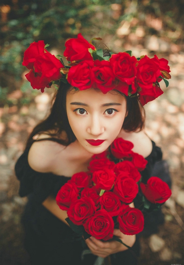 冷艳美女森林温馨唯美写真