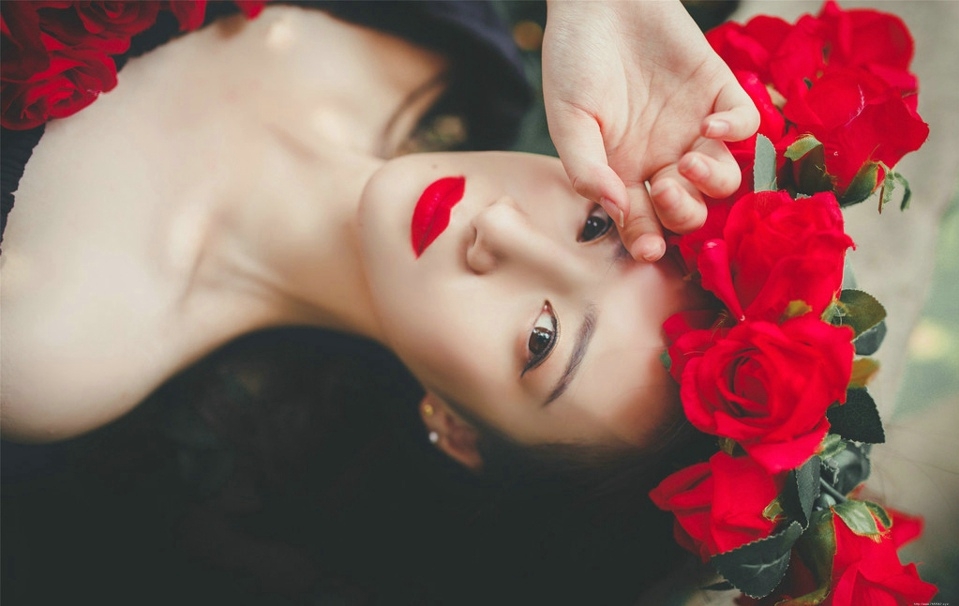 冷艳美女森林温馨唯美写真