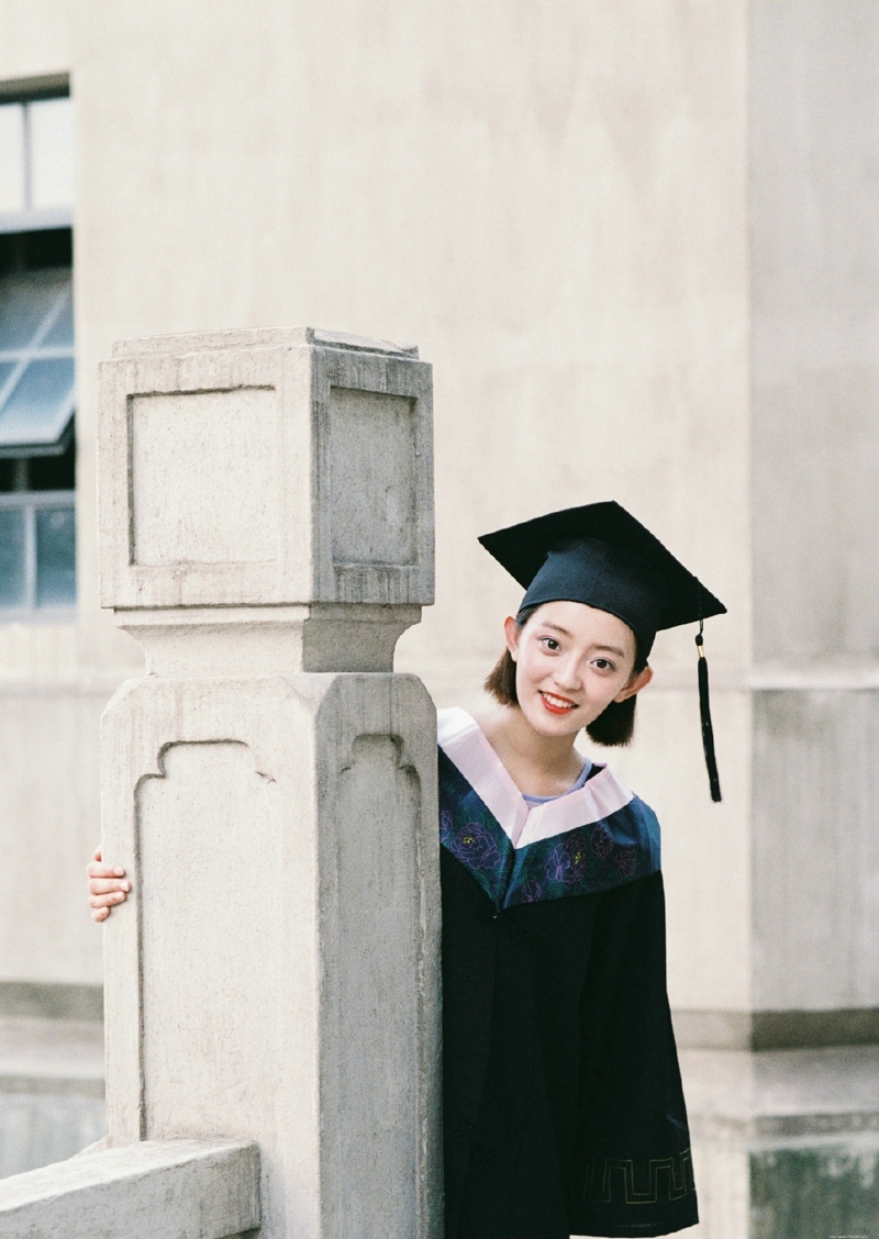 英伦风短发妹子精致五官漂亮写真