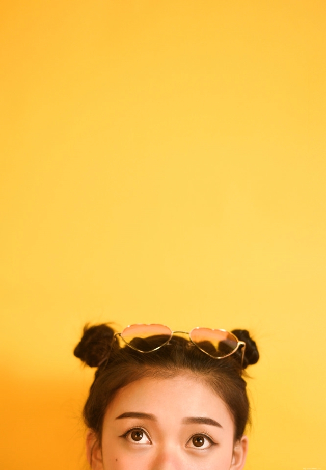 在南方的冬日里晒伤少女哪吒头抢镜眨眼嘟嘴照相