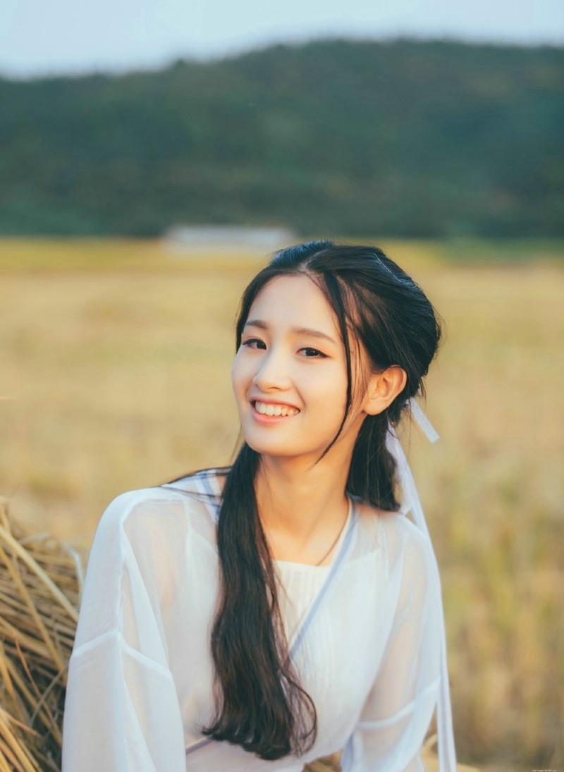 古装汉服美女虎娃可爱恬静写真