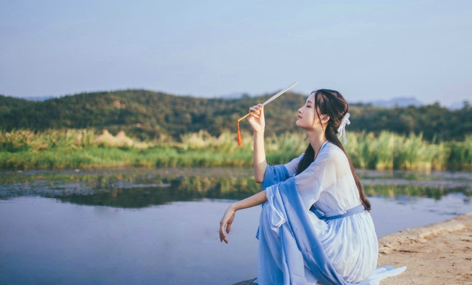 古装汉服美女虎娃可爱恬静写真