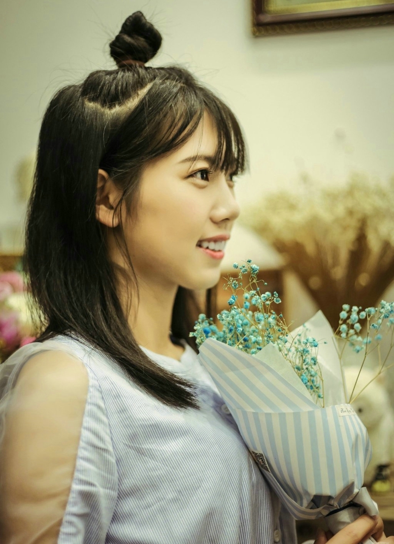 温室花朵少女可爱笑脸迷人