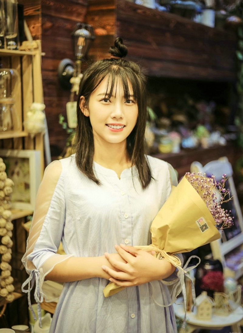 温室花朵少女可爱笑脸迷人