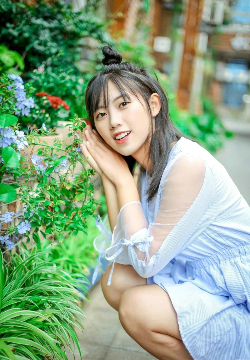 温室花朵少女可爱笑脸迷人