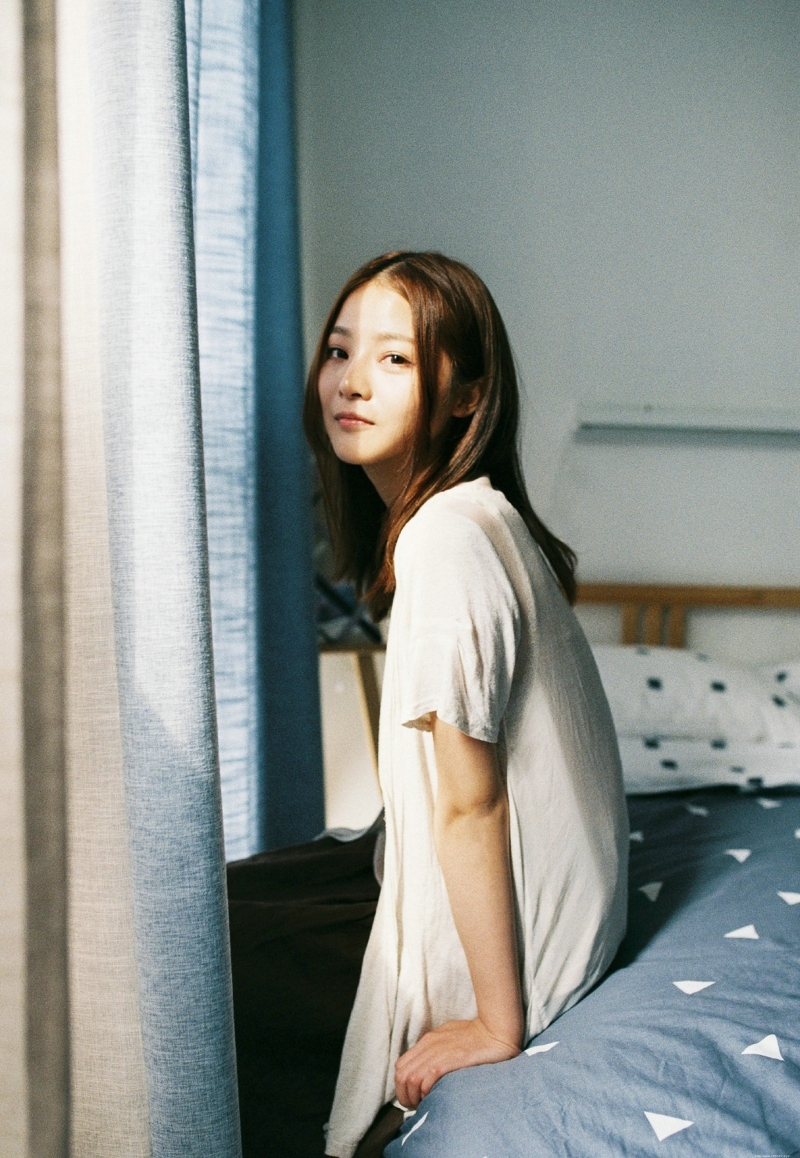 私房气质美女长发素雅漂亮脸蛋