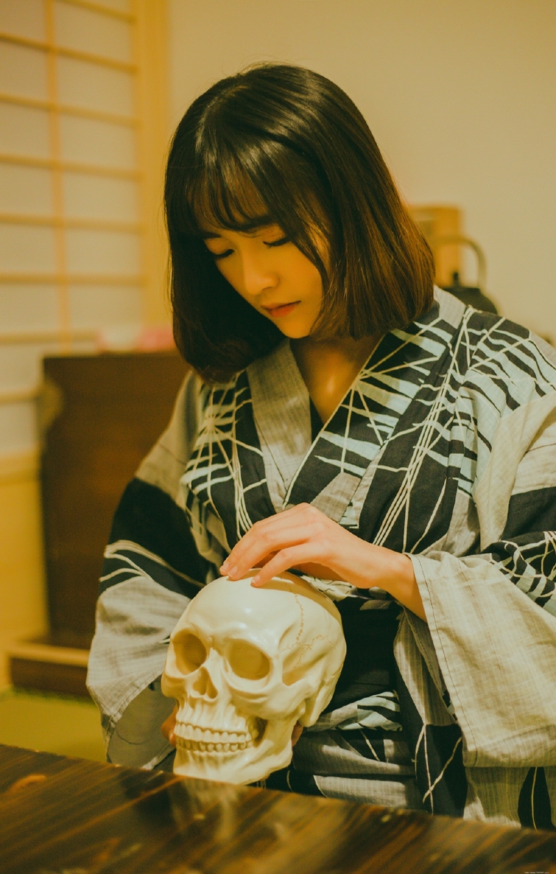 日系私房内的个性另类和服美女娇艳动人