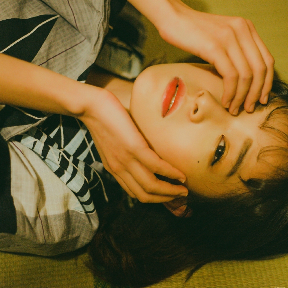 日系私房内的个性另类和服美女娇艳动人