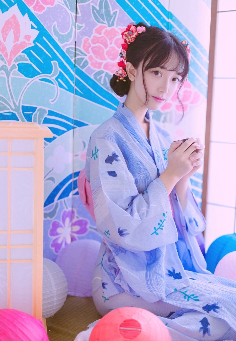 日系私房内的和服妹子清爽美艳写真