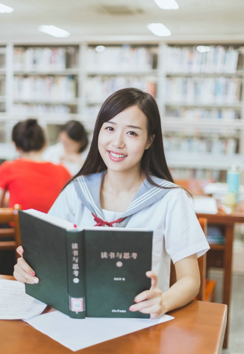 校园清新校服妹子笑容甜美可人