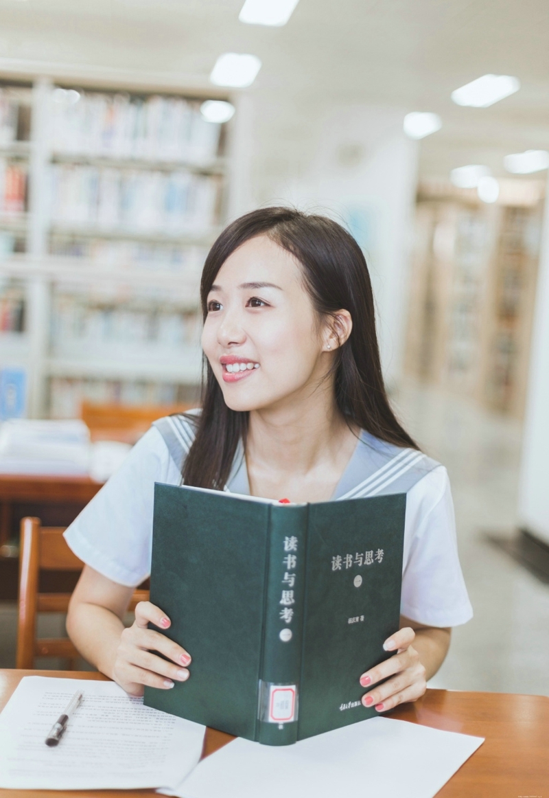 校园清新校服妹子笑容甜美可人