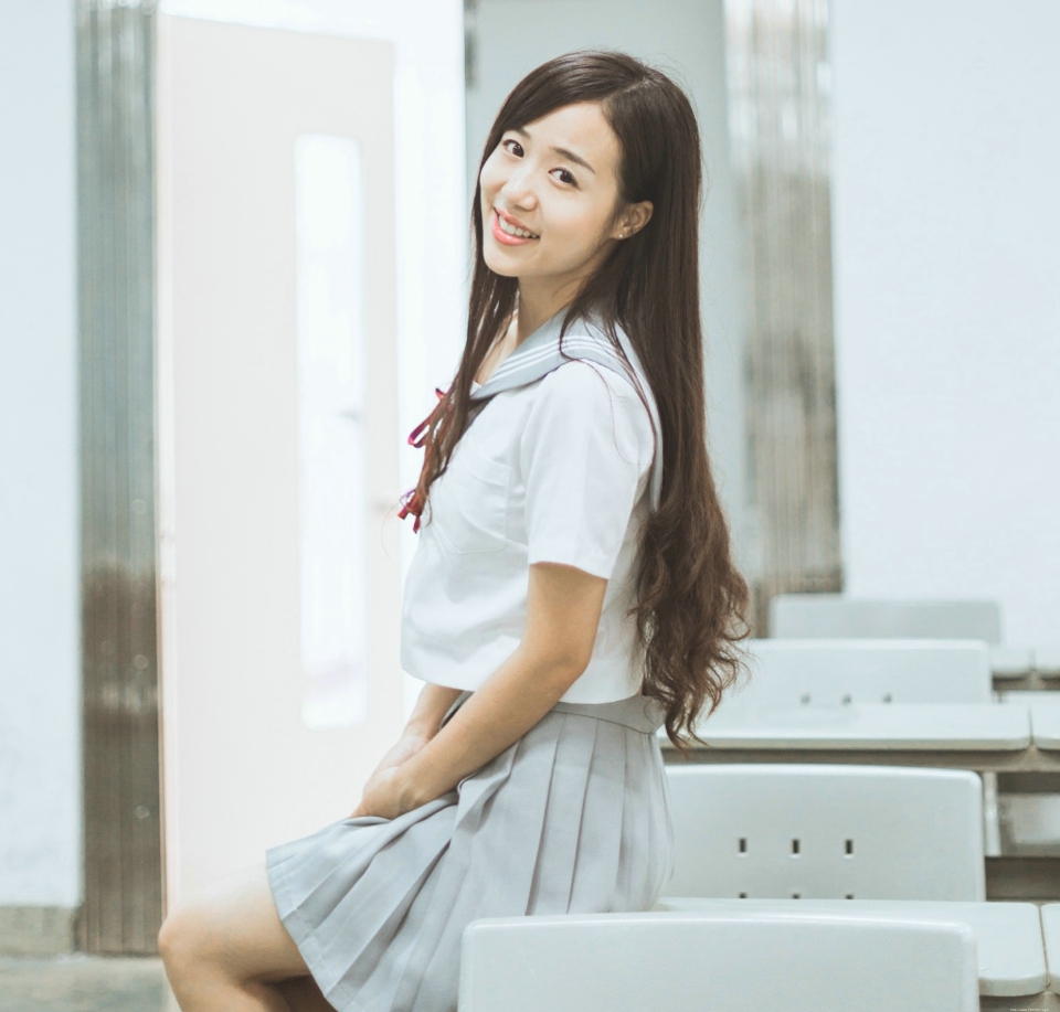 校园清新校服妹子笑容甜美可人