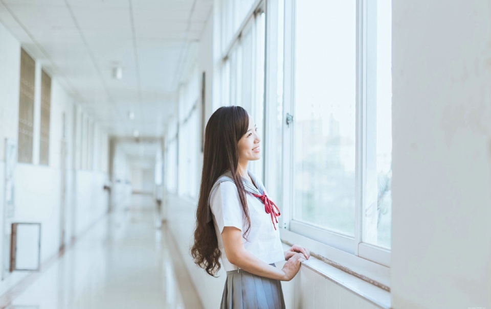 校园清新校服妹子笑容甜美可人