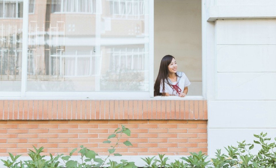 校园清新校服妹子笑容甜美可人