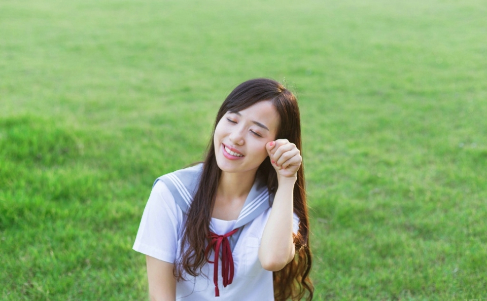 校园清新校服妹子笑容甜美可人