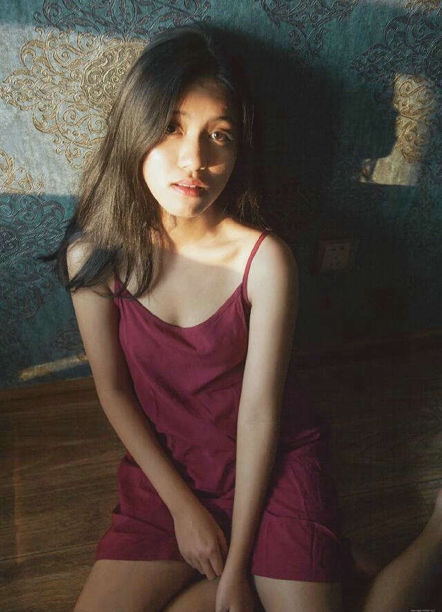 气质吊带睡衣美女慵懒随性范