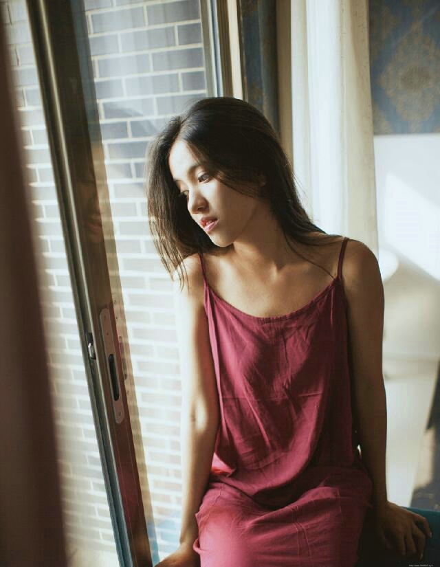 气质吊带睡衣美女慵懒随性范