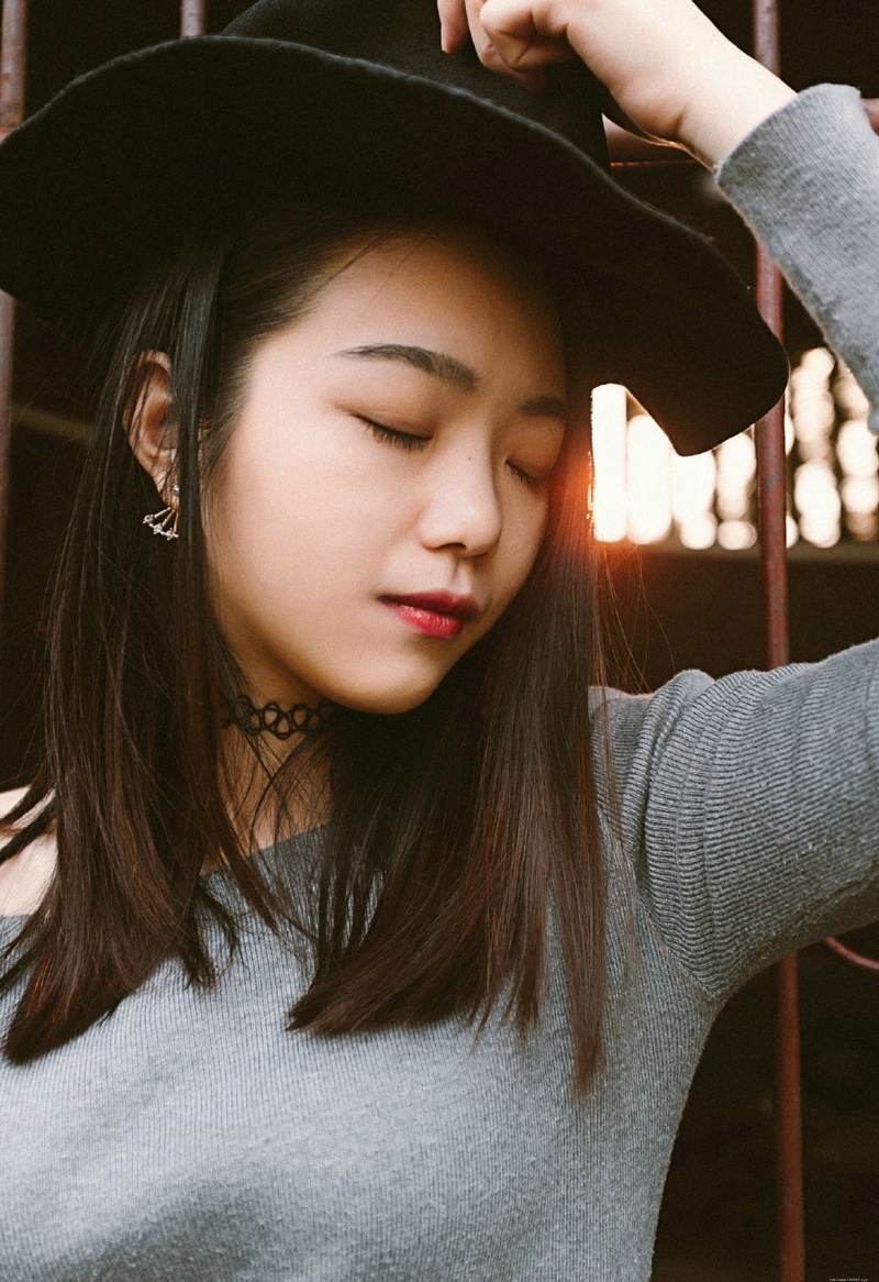 气质英伦风美女寂寥孤独独自一人写真