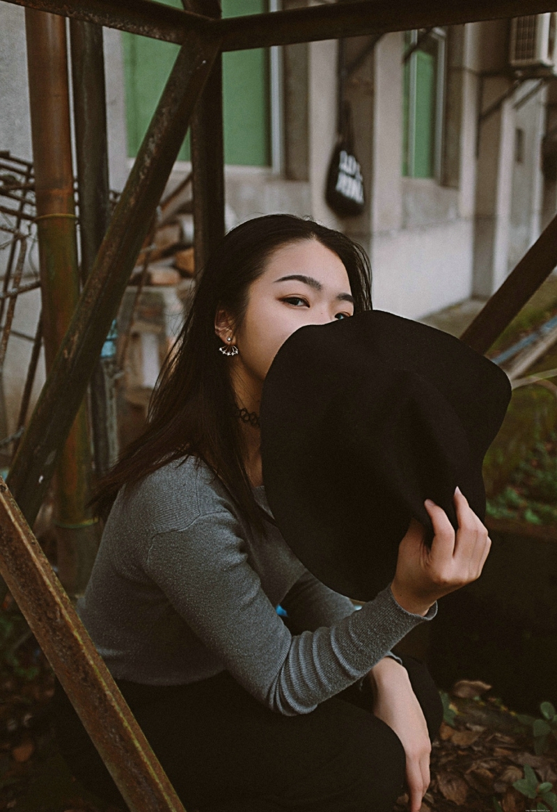 气质英伦风美女寂寥孤独独自一人写真