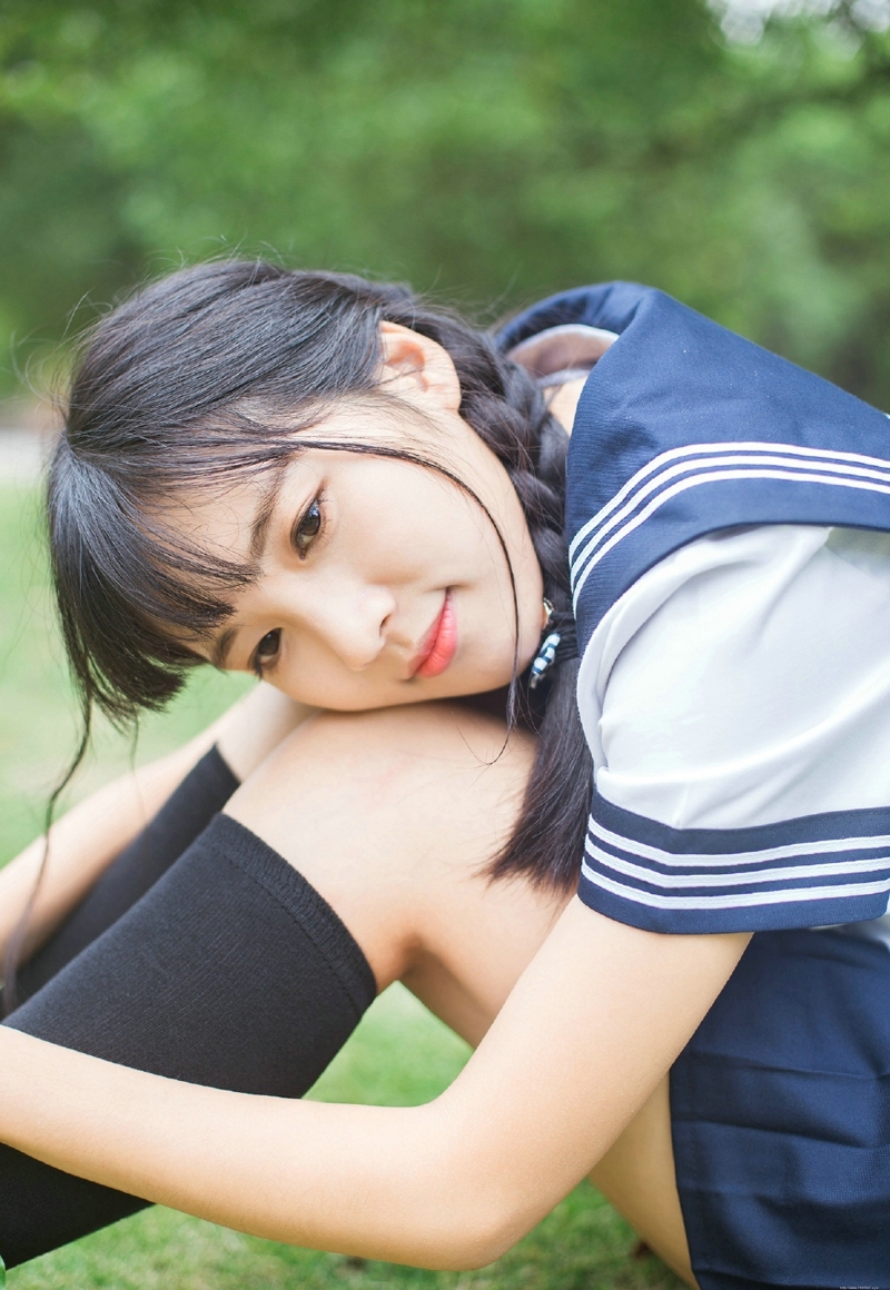 校园制服双马尾可爱少女青春无敌