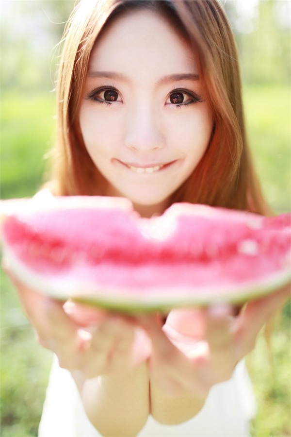 清纯美女户外唯美写真笑颜迷人