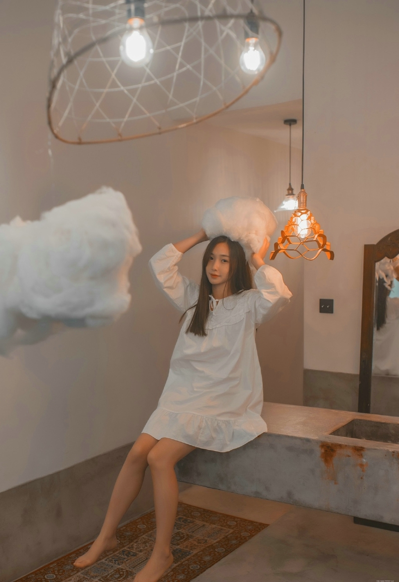 浴缸内的睡衣美女幽静空房孤独写真