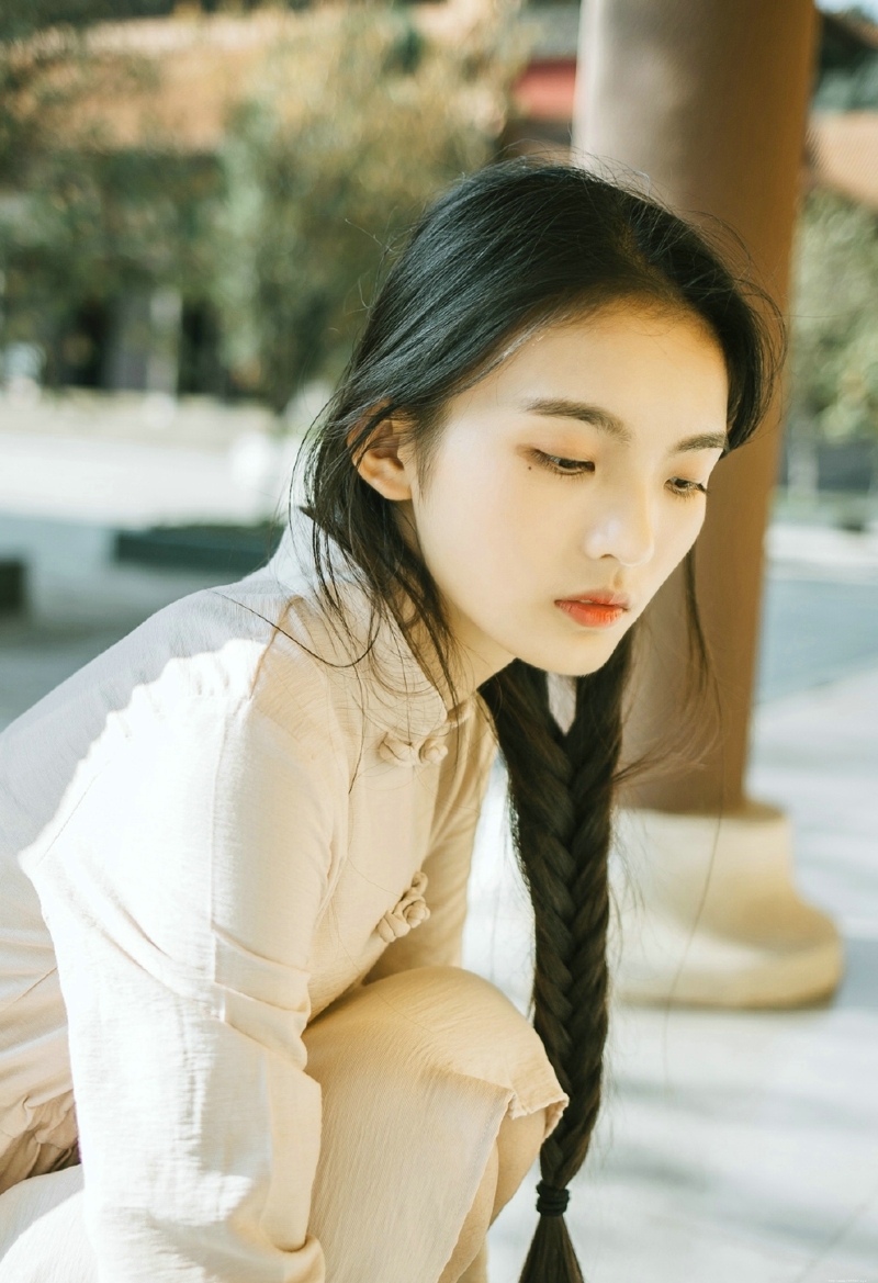 民国风妹子麻花辫高颜值迷人美眸