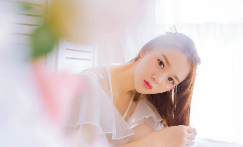 安静甜美妹子柔美娇俏可人