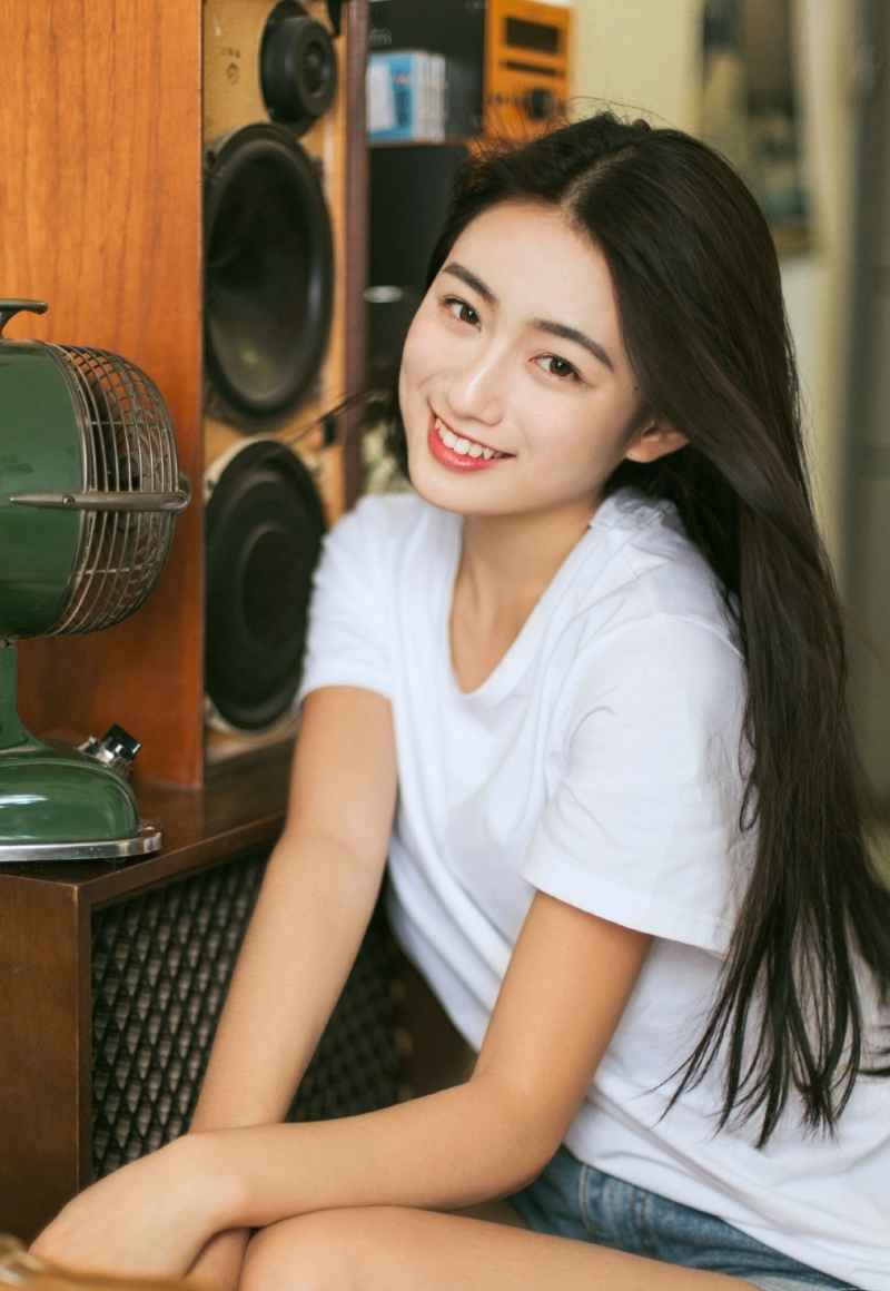 高颜值长发女神私房慵懒写真