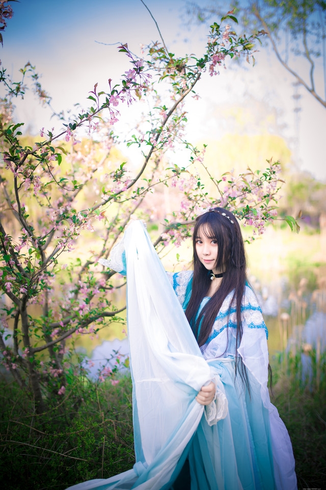 清新脱俗美女古装造型清婉亮眼