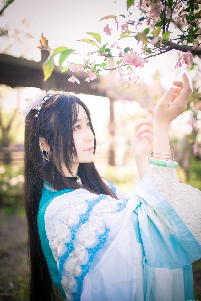 清新脱俗美女古装造型清婉亮眼