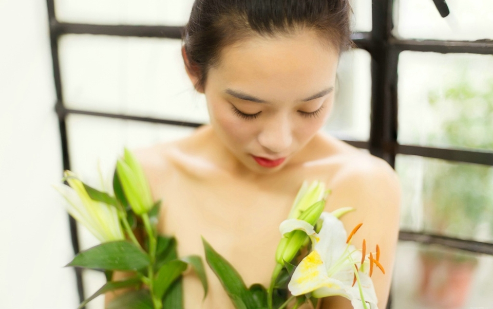 私房百合香极品美女真空美背诱惑无限