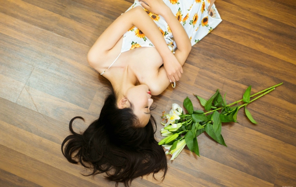 私房百合香极品美女真空美背诱惑无限