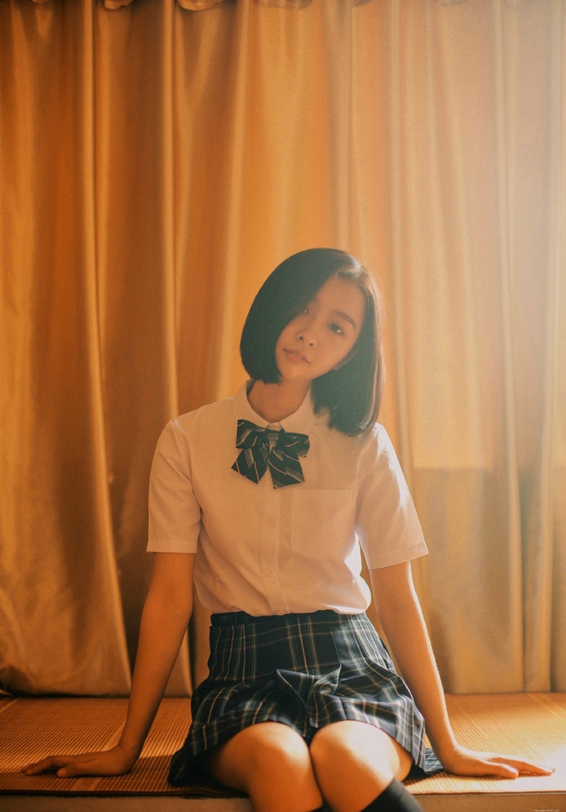 校服波波头妹子舒适私房慵懒时光