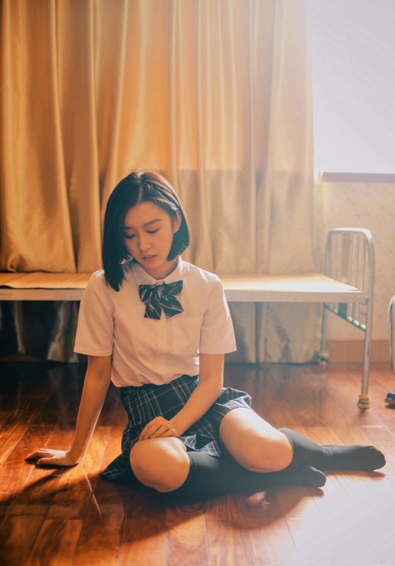 校服波波头妹子舒适私房慵懒时光