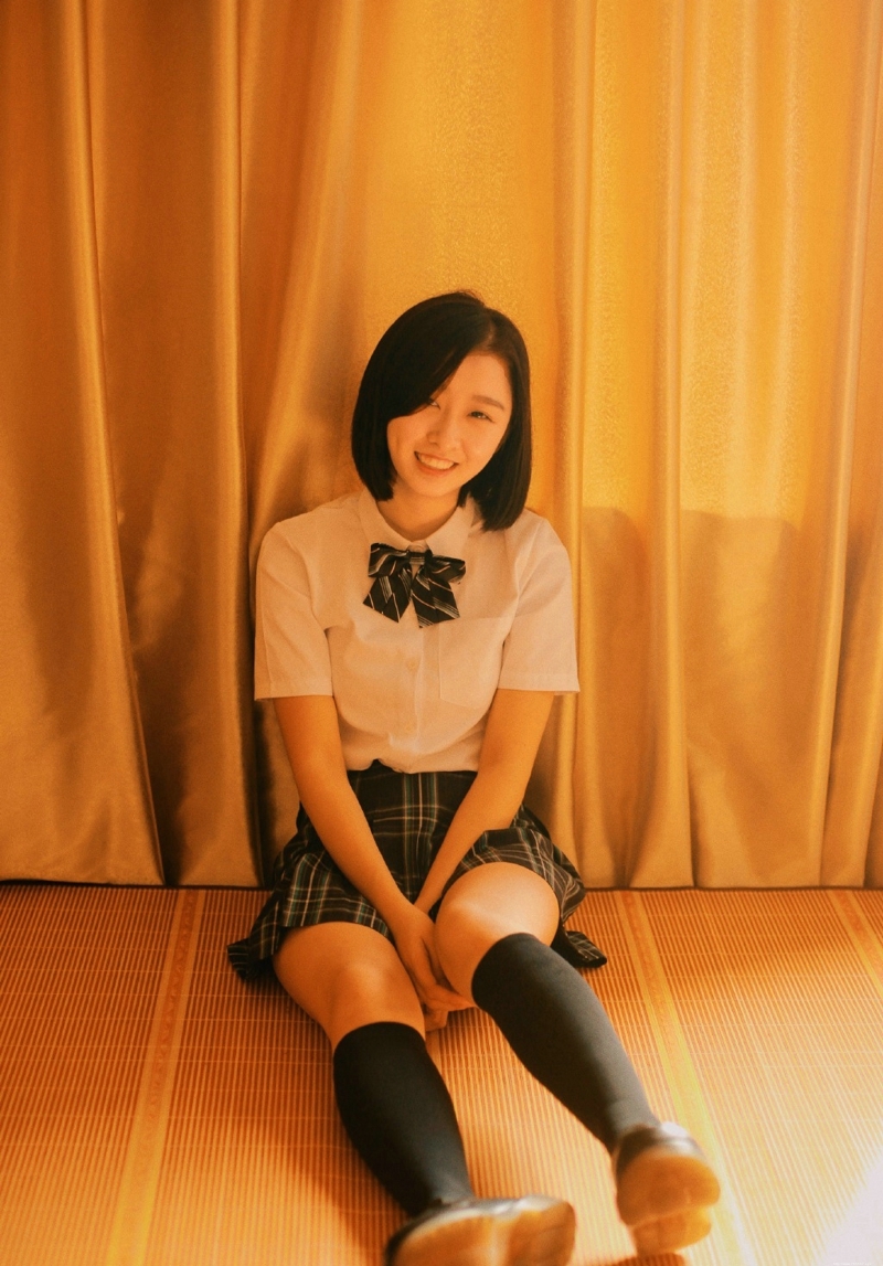 校服波波头妹子舒适私房慵懒时光