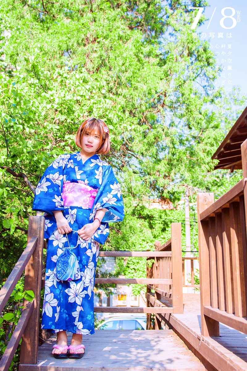 夏日阳光下的和服扇子妹子明媚写真