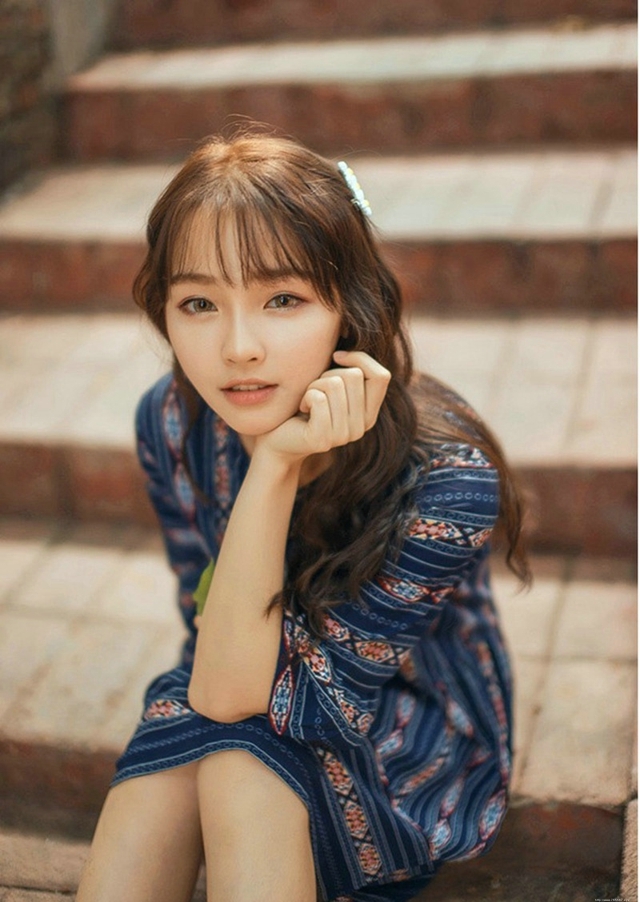 笑容灿烂清丽少女桃腮杏脸着木耳裙阳光诱惑唯美写真