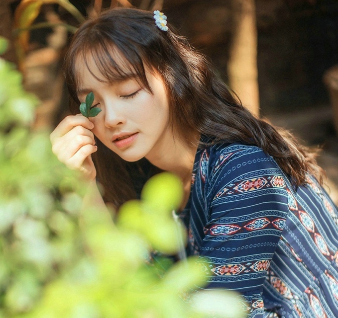 笑容灿烂清丽少女桃腮杏脸着木耳裙阳光诱惑唯美写真