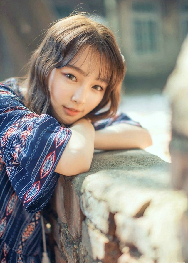 笑容灿烂清丽少女桃腮杏脸着木耳裙阳光诱惑唯美写真