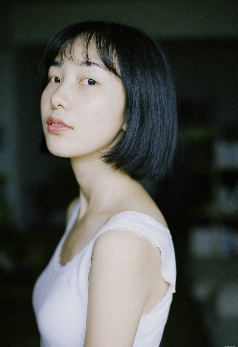 短发素颜妹子悠闲慵懒愉悦私房时光