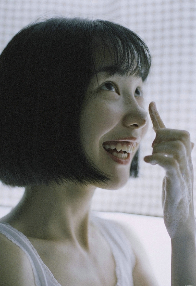 短发素颜妹子悠闲慵懒愉悦私房时光