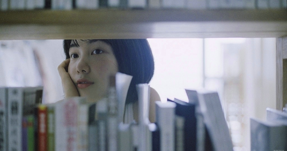 短发素颜妹子悠闲慵懒愉悦私房时光