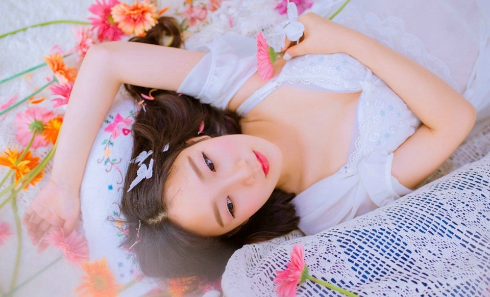 温柔美女私房向日葵娇美可人