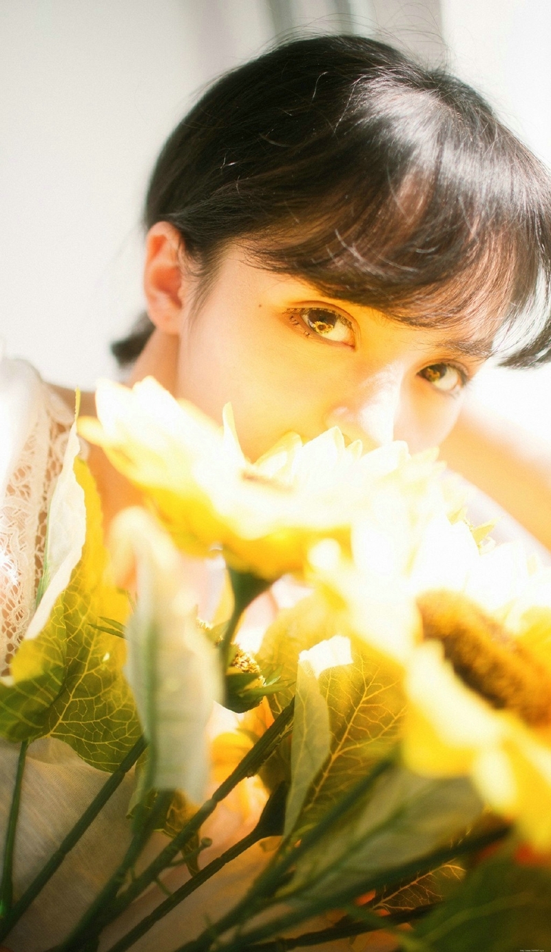 高颜值混血美女向日葵阳光洒进心里