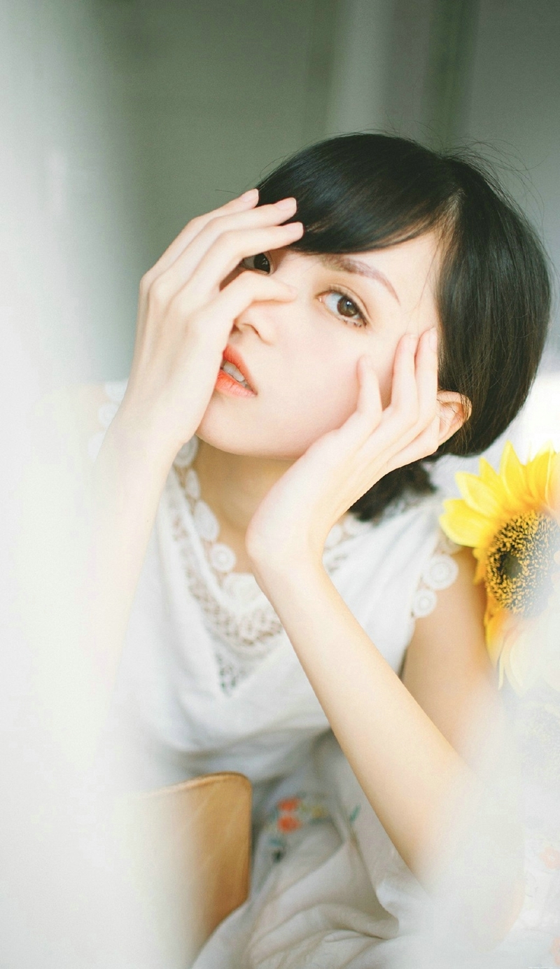 高颜值混血美女向日葵阳光洒进心里